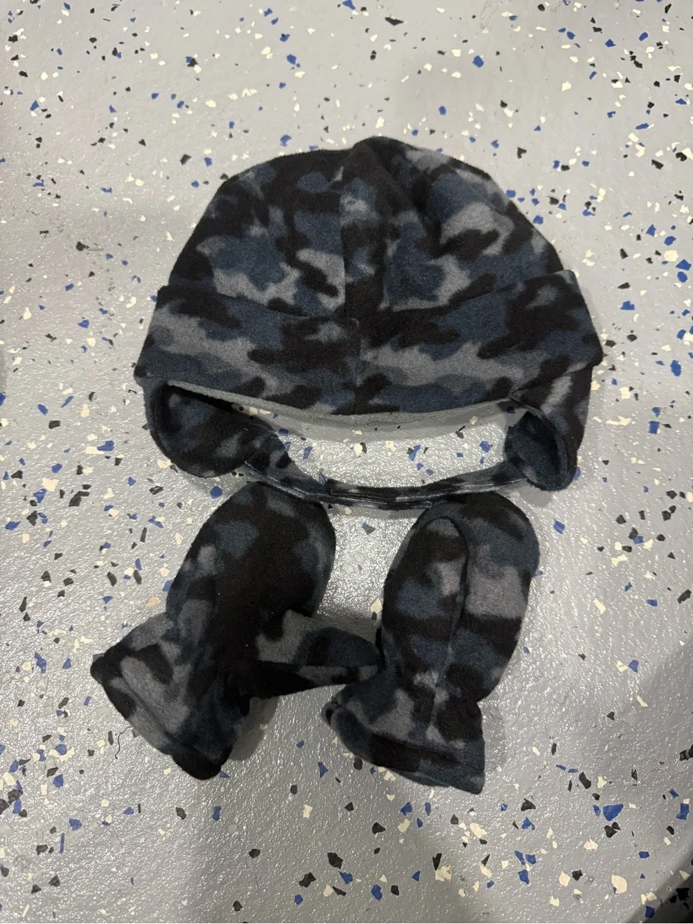 Nike toddler hat and glove set